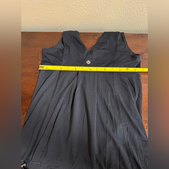 Lululemon Tame Me Black Tank Top Cinch Waist Active Top Size XS 2 - Picture 5 of 7